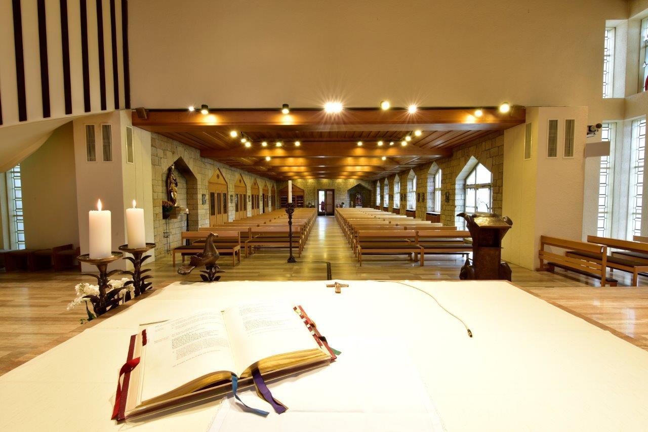 Kloster Neustadt นอยชตัดท์ อัน แดร์ ไวน์ชตราเซอ ภายนอก รูปภาพ