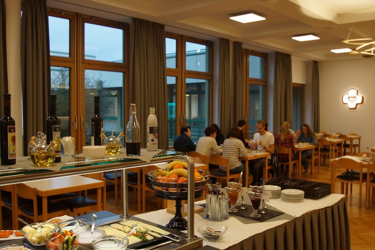 Kloster Neustadt นอยชตัดท์ อัน แดร์ ไวน์ชตราเซอ ภายนอก รูปภาพ