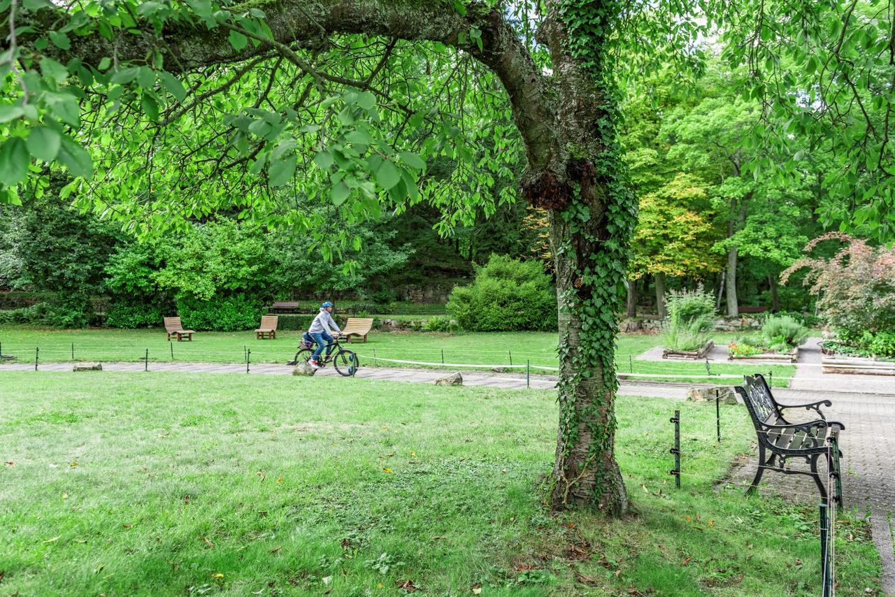 Kloster Neustadt นอยชตัดท์ อัน แดร์ ไวน์ชตราเซอ ภายนอก รูปภาพ