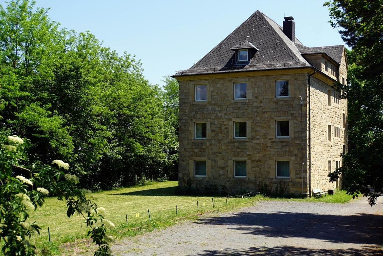 Kloster Neustadt นอยชตัดท์ อัน แดร์ ไวน์ชตราเซอ ภายนอก รูปภาพ