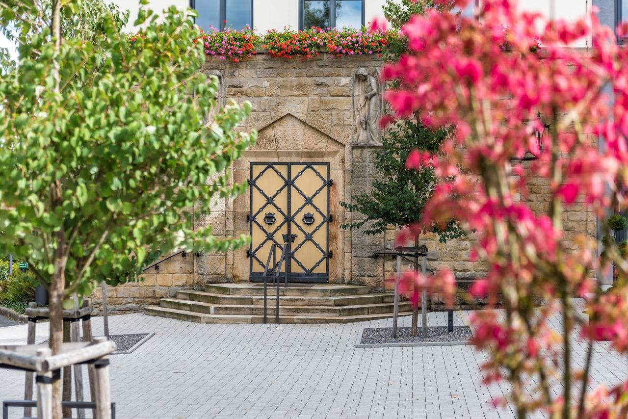 Kloster Neustadt นอยชตัดท์ อัน แดร์ ไวน์ชตราเซอ ภายนอก รูปภาพ